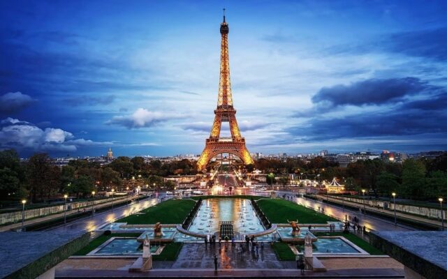 Cheap flights from Johannesburg to Paris – Best roundtrip airfare for South African travelers visiting France.