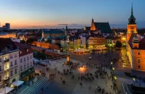 Cheap Flights from Johannesburg to Warsaw for Only $484 Roundtrip – Europe on a Budget! Old Town Warsaw at sunset – Fly from Johannesburg to Poland for only $484 roundtrip