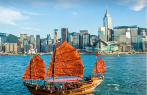 Cheap Flights from Rome to Hong Kong for Only €390 Roundtrip – Explore Asia for Less! Victoria Harbour skyline at night – Fly from Rome to Hong Kong for only €390 roundtrip