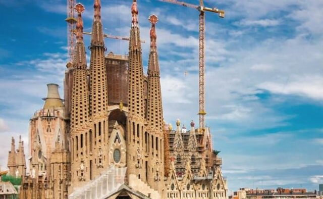 Barcelona city skyline at sunset – Non-stop cheap flights from San Francisco to Barcelona for $378 roundtrip