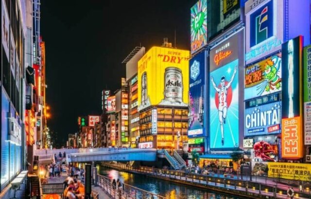 Osaka Castle during cherry blossom season – Cheap flights from Madrid to Osaka for €459 roundtrip